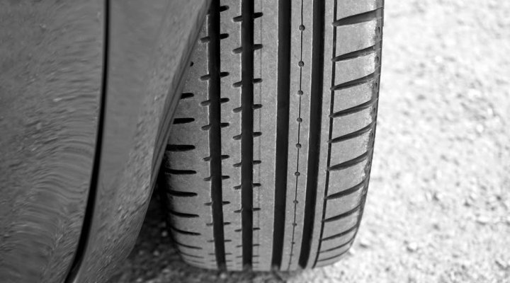 Contrôle continu des pneus, les conseils d'entretien automobile de FORD à Saint-Maur