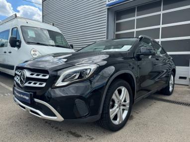 Voir le détail de l'offre de cette MERCEDES-BENZ GLA 180 122ch Sensation 7G-DCT Euro6d-T de 2019 en vente à partir de 234.98 €  / mois