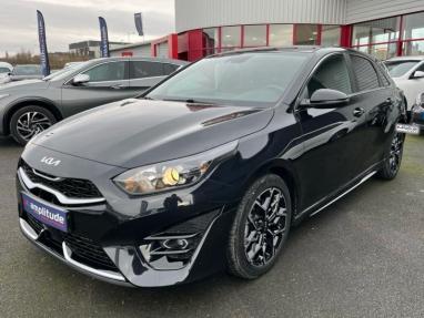 Voir le détail de l'offre de cette KIA Ceed 1.6 CRDI 136ch MHEV GT Line de 2023 en vente à partir de 25 699 € 