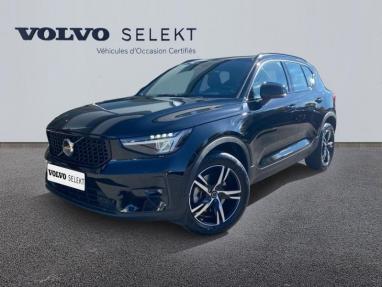 Voir le détail de l'offre de cette VOLVO XC40 B4 197ch Plus DCT 7 de 2022 en vente à partir de 422.46 €  / mois